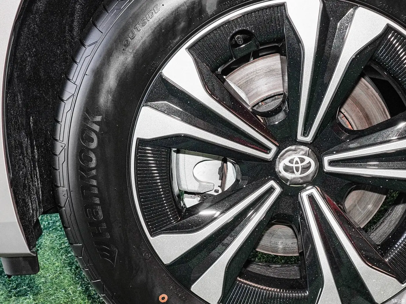 2025 Toyota Platinum Smart 4X 615Pro Edition