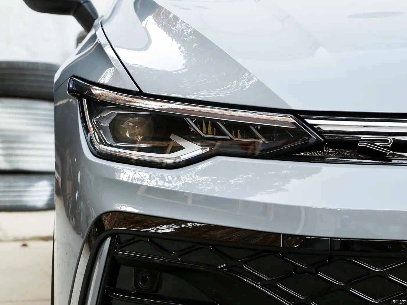2025 Volkswagen Golf 300TSI R-Line