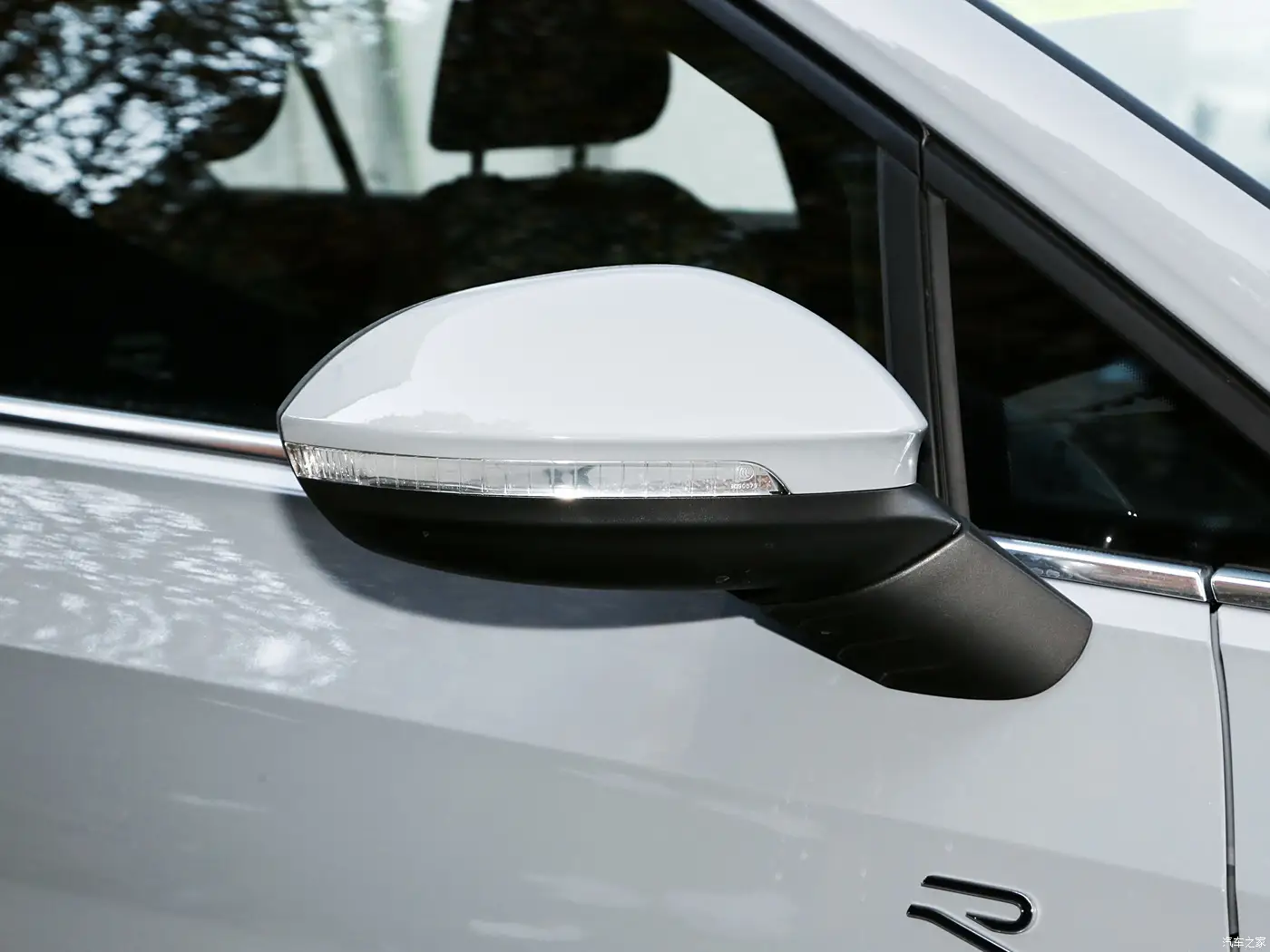 2025 Volkswagen Golf 300TSI R-Line