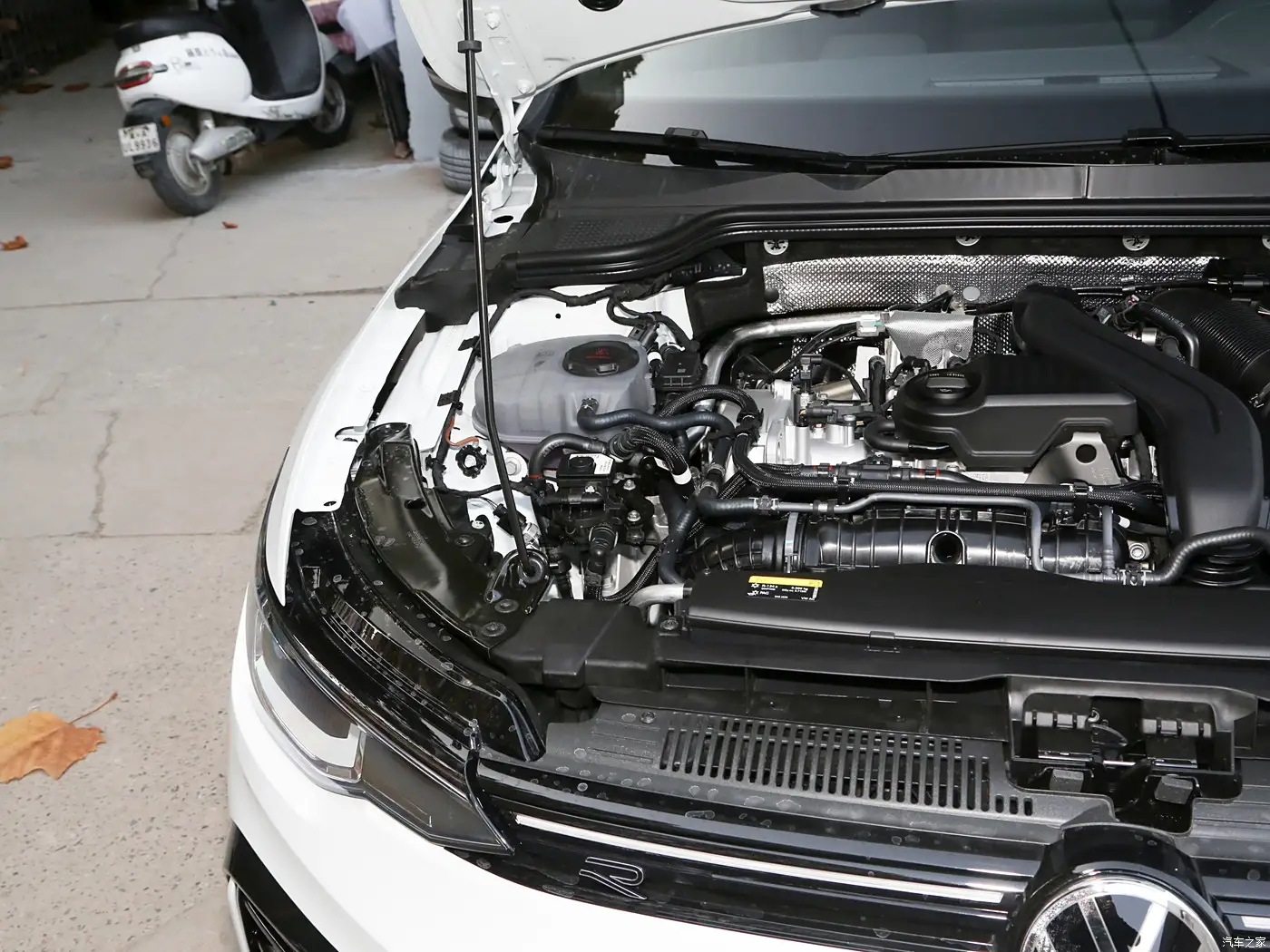 2025 Volkswagen Golf 300TSI R-Line