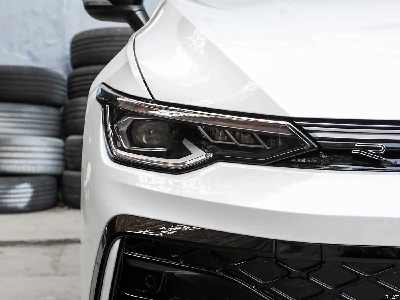 2025 Volkswagen Golf 300TSI R-Line