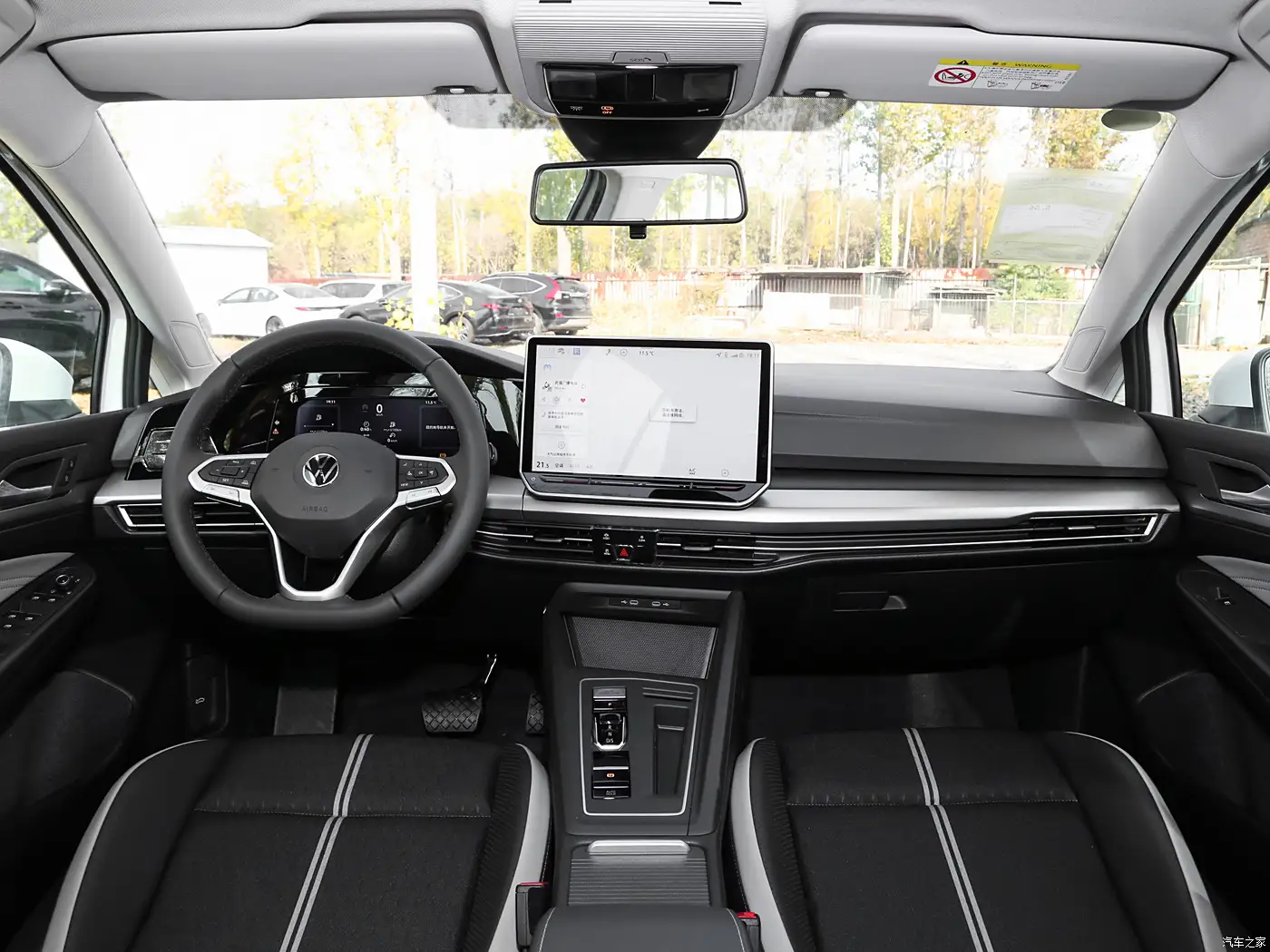 2025 Volkswagen Golf 300TSI R-Line