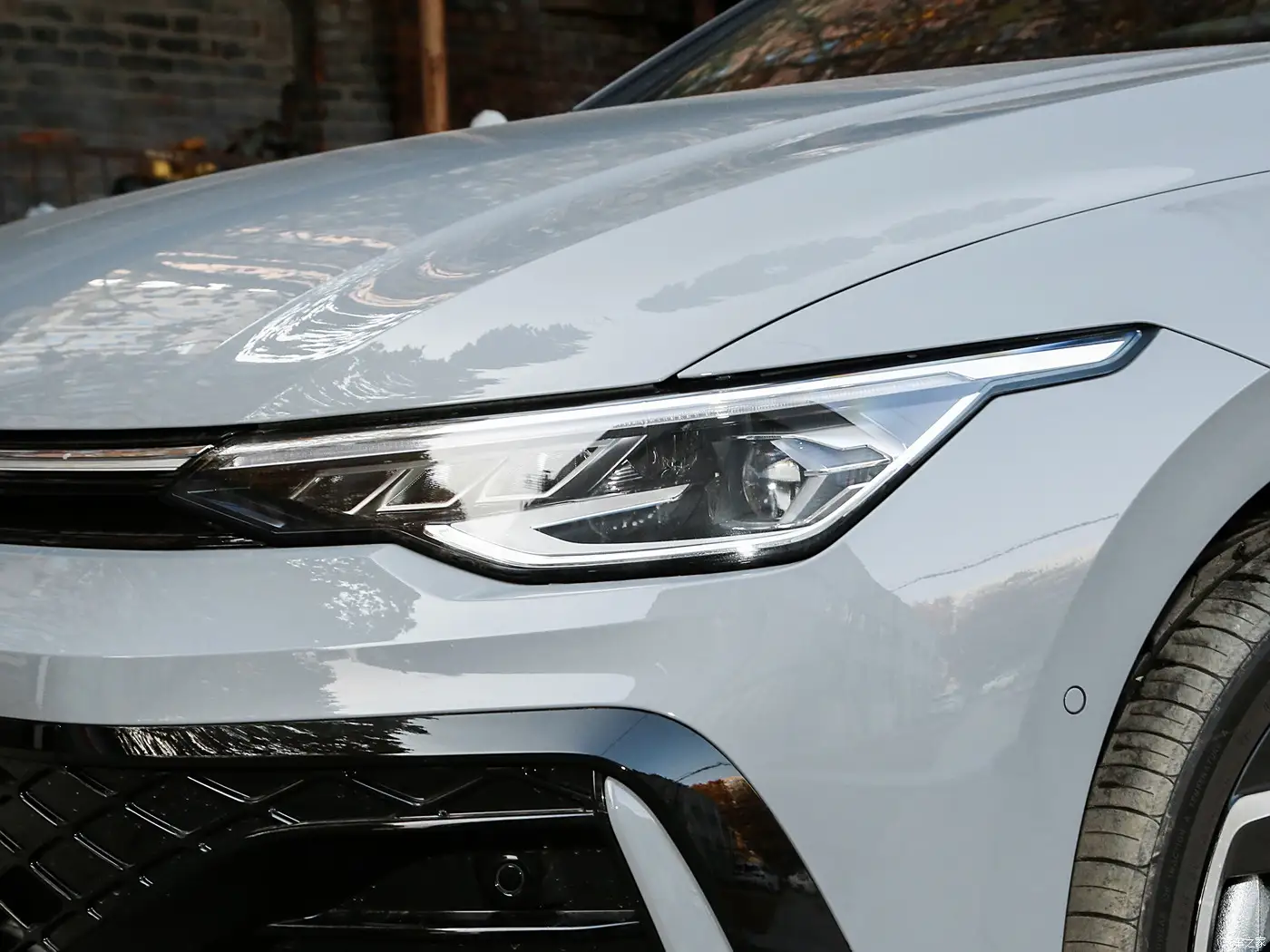 2025 Volkswagen Golf 300TSI R-Line