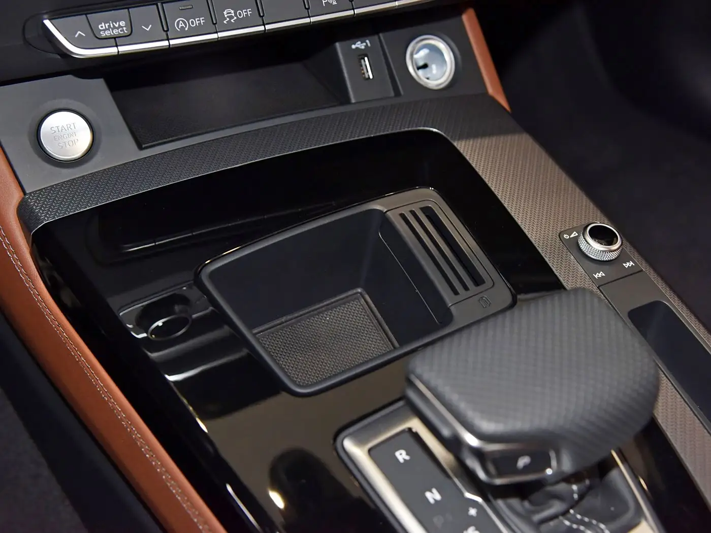 2024 Audi Q5L 40 TFSI Luxury Dynamic Model