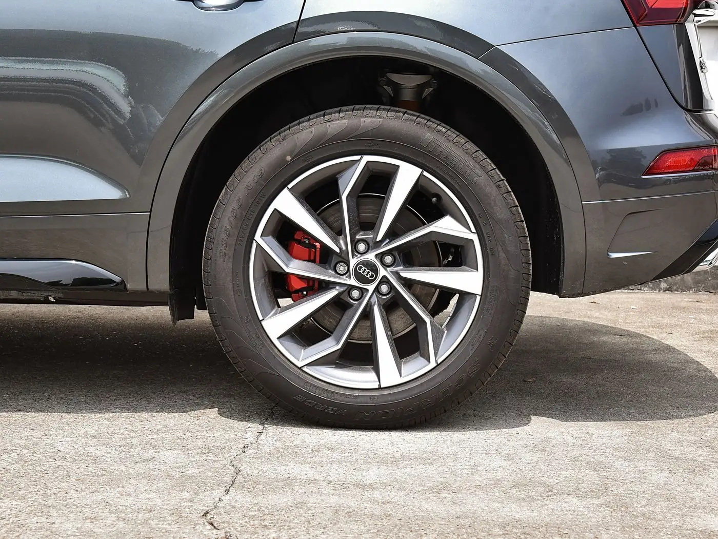 2024 Audi Q5L 40 TFSI Luxury Dynamic Model