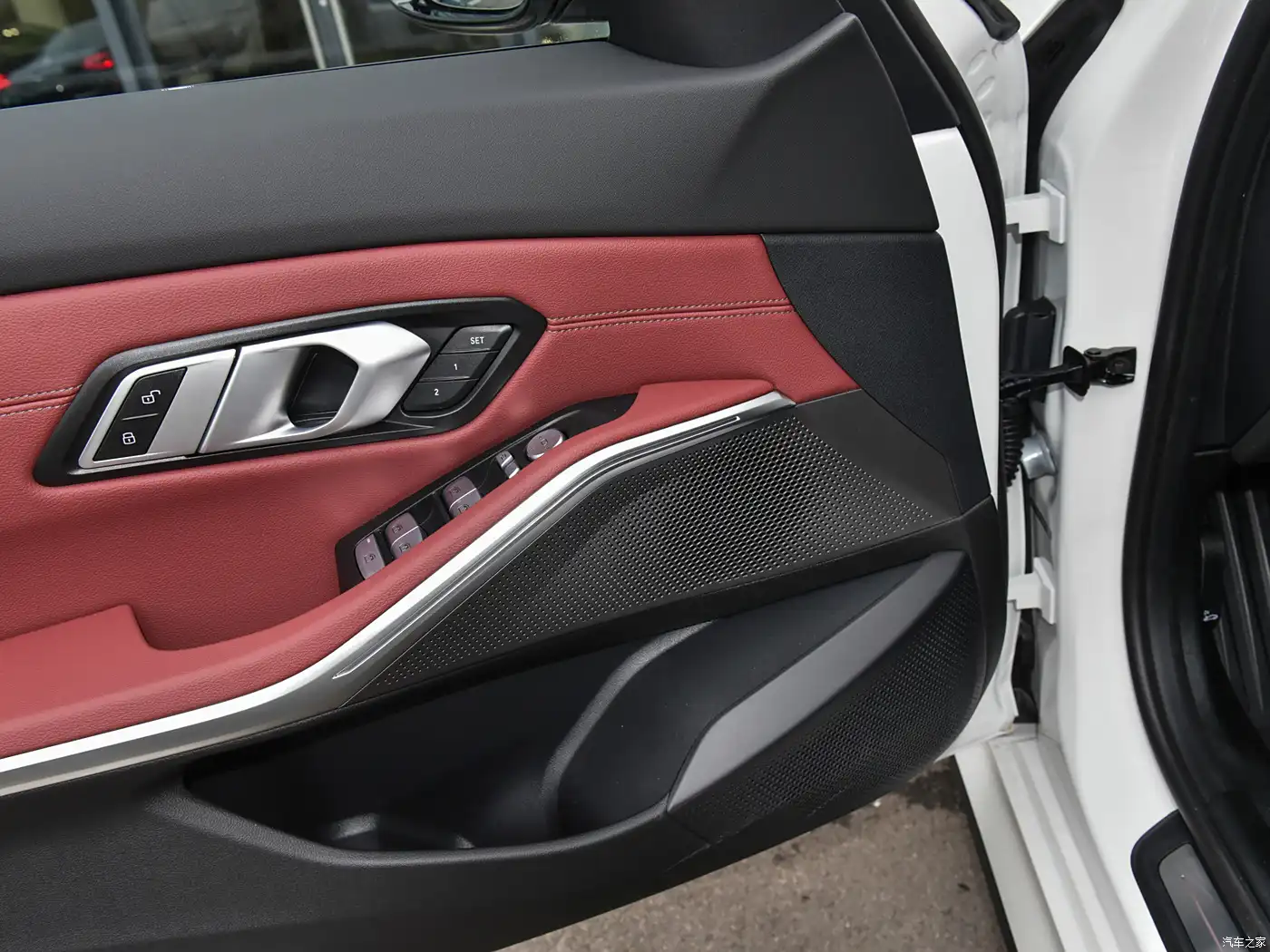 2025 BMW i3 eDrive 40 L Midnight Package