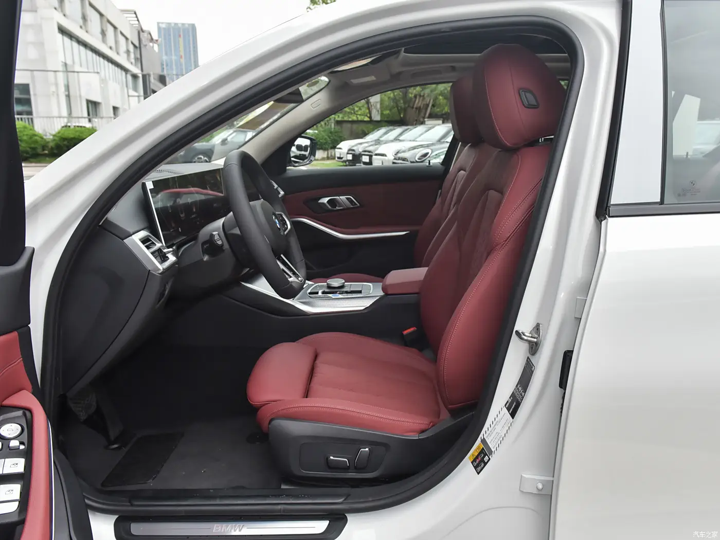 2025 BMW i3 eDrive 40 L Midnight Package