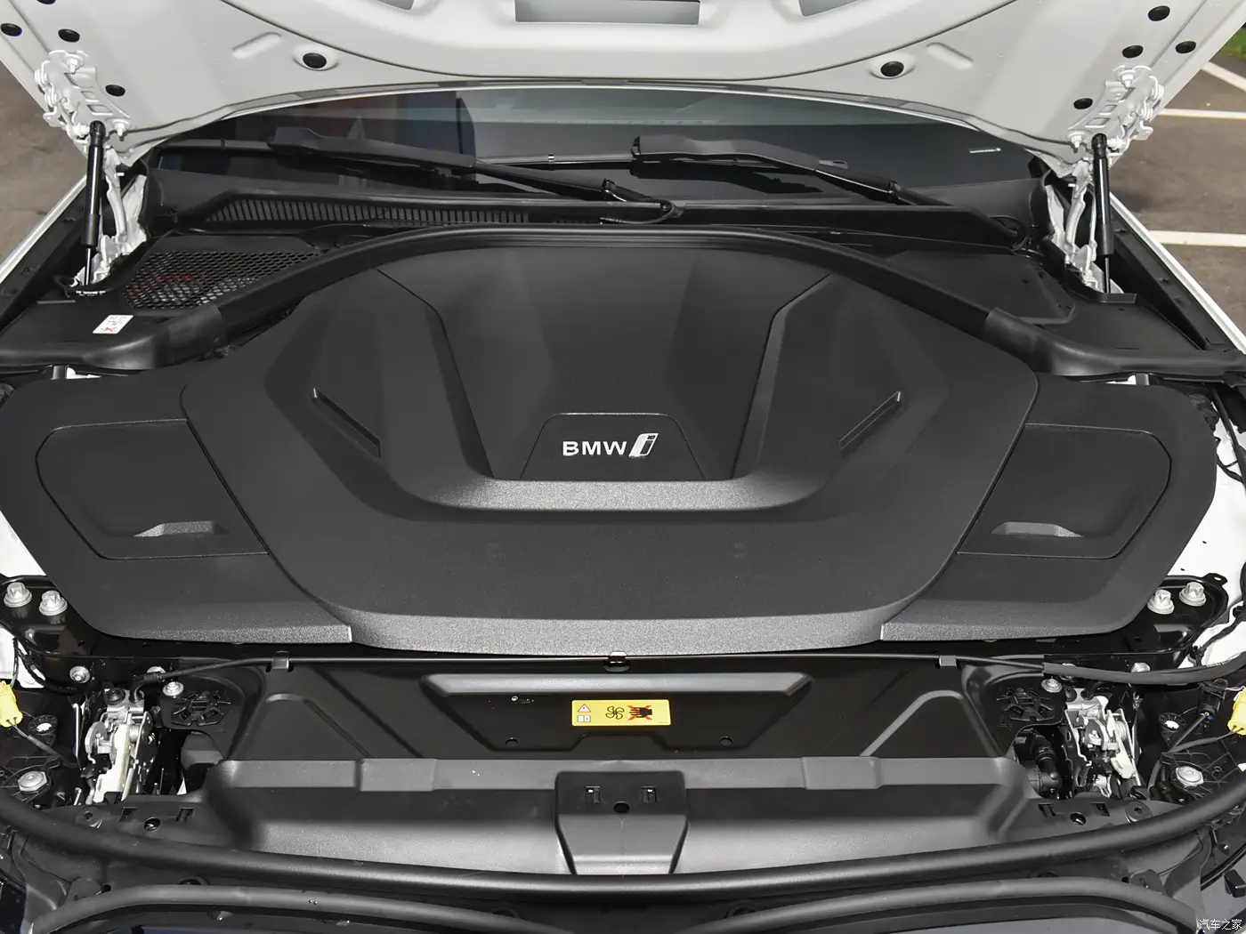 2025 BMW i3 eDrive 40 L Midnight Package
