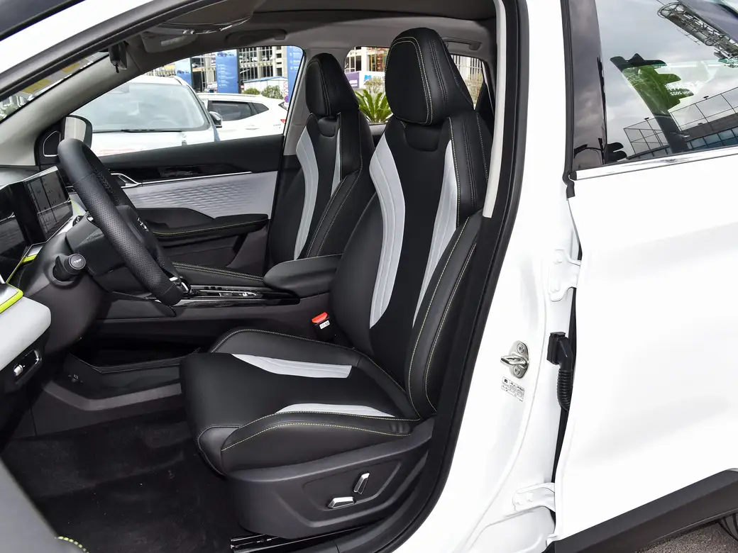 2023 Geely Binyue COOL 1.5TD DCT Crown Edition