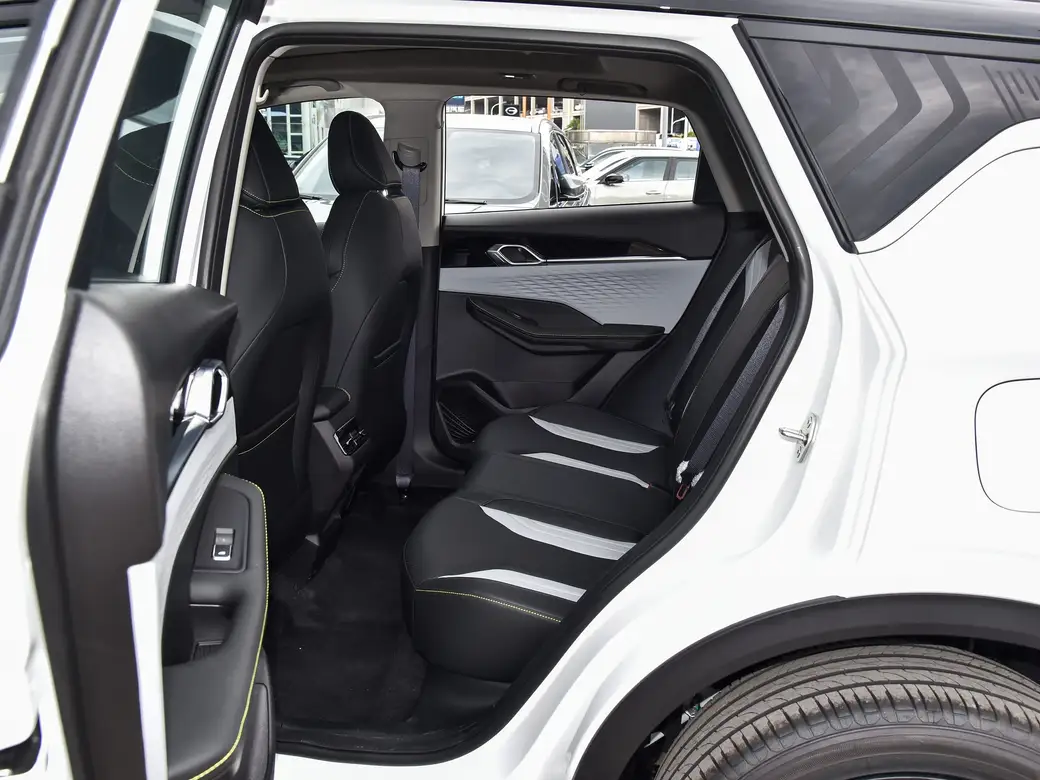 2023 Geely Binyue COOL 1.5TD DCT Crown Edition