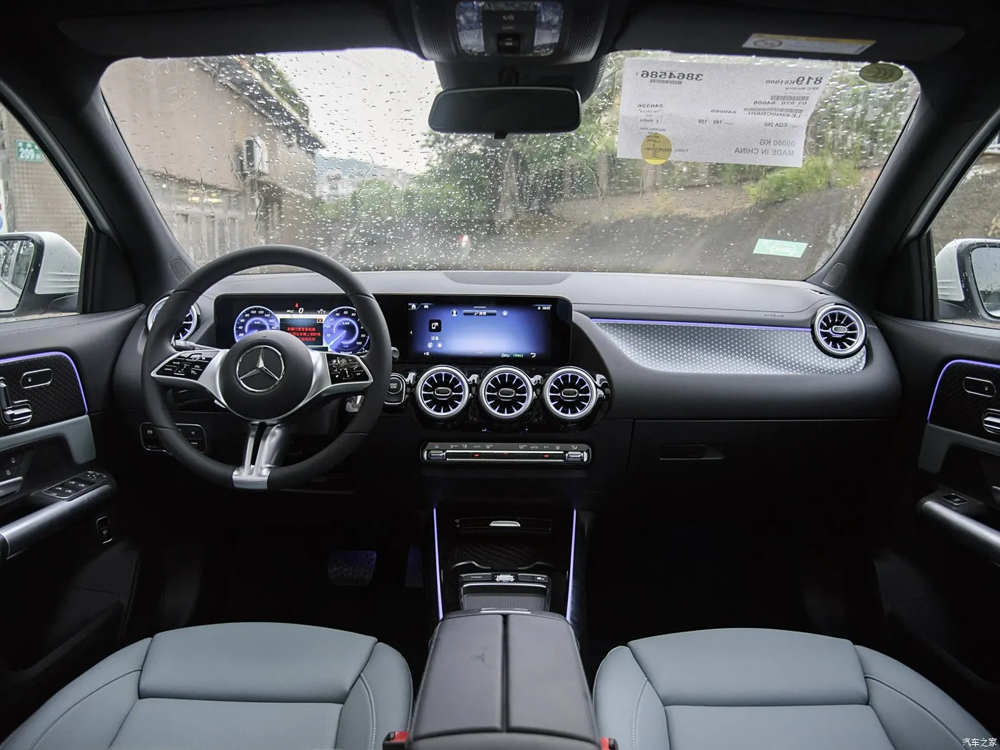 Mercedes Benz EQA260