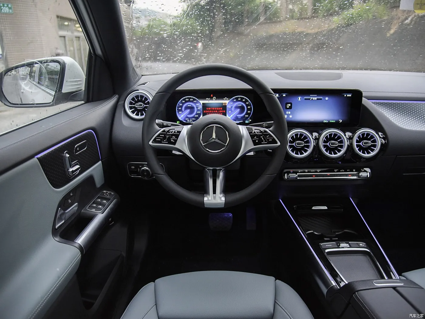 Mercedes Benz EQA260
