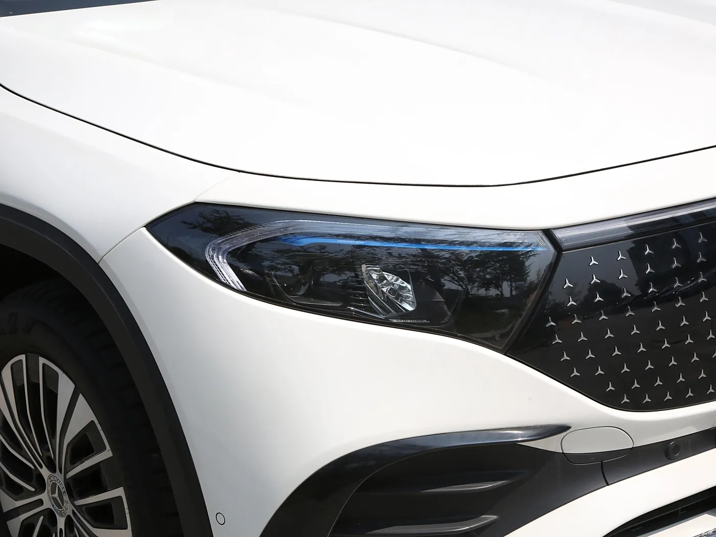 Mercedes Benz EQB260
