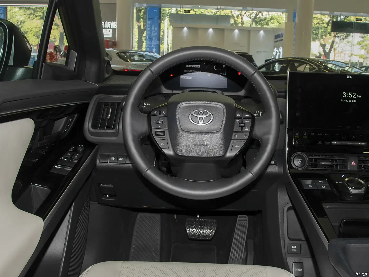 2025 Toyota Platinum 4X 615Max Edition