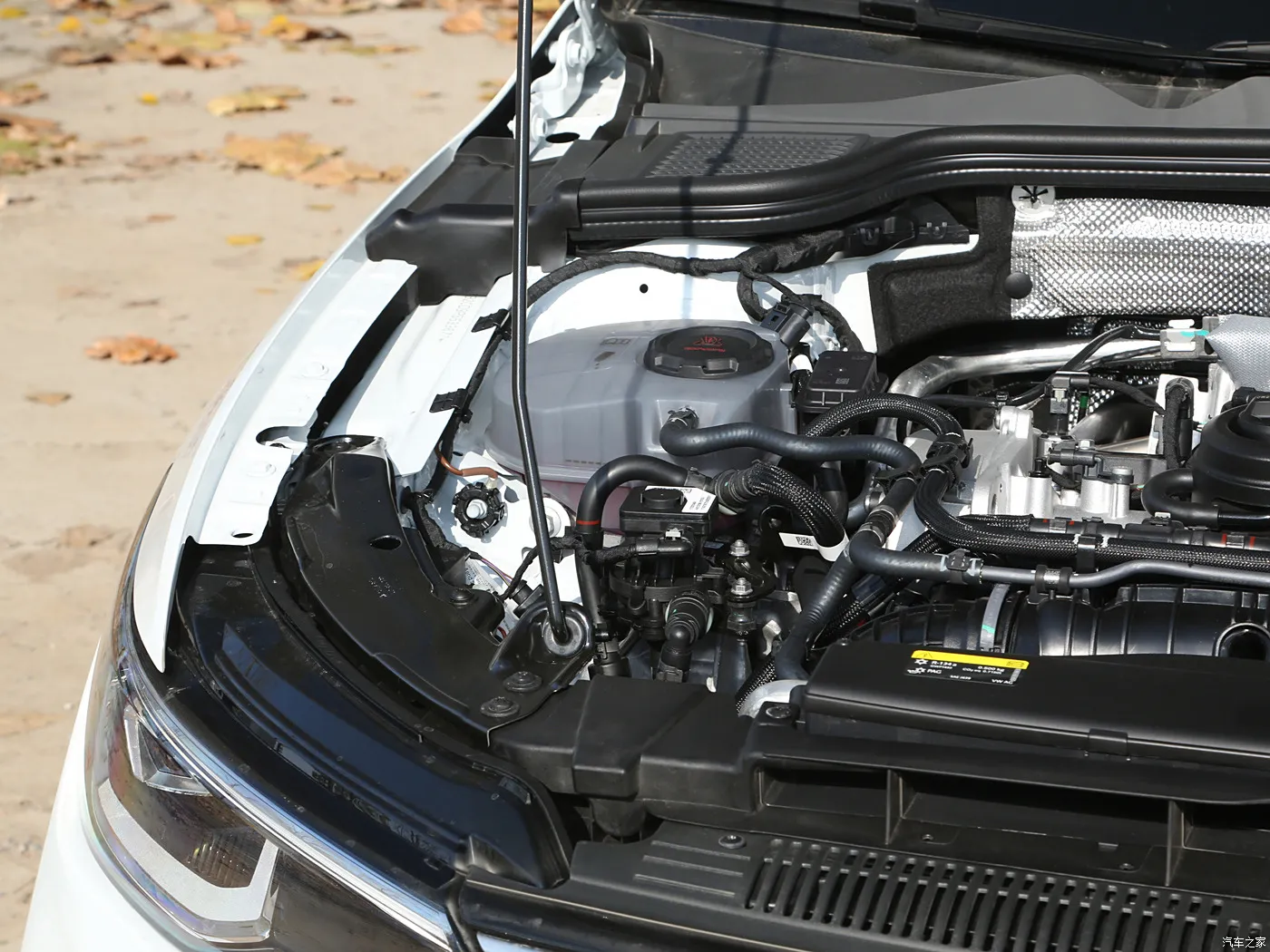 Volkswagen Golf 300TSI Pro