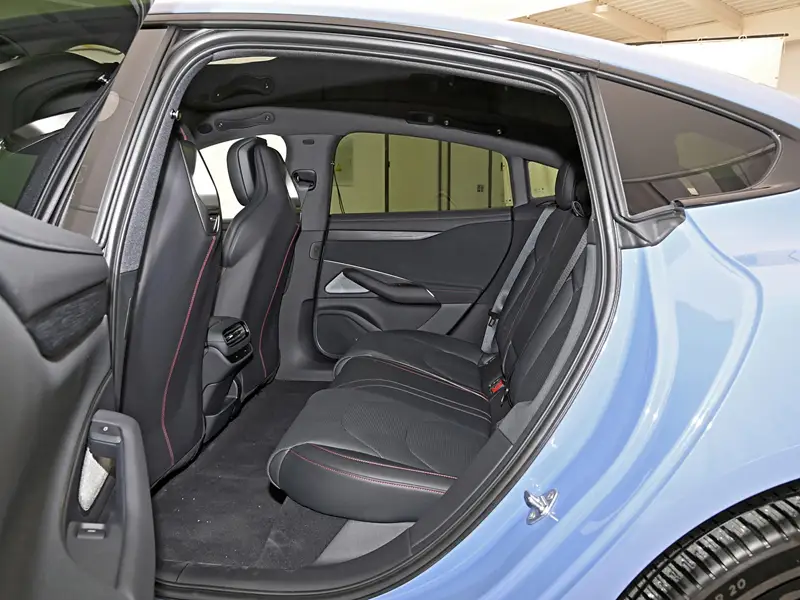 2024 Xiaomi SU7 700KM Rear-Wheel Drive Long-Range Autonomous Edition